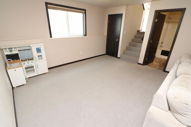 912 30th Avenue W, West Fargo, ND 58078