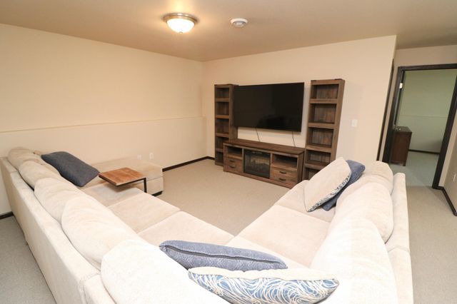 912 30th Avenue W, West Fargo, ND 58078