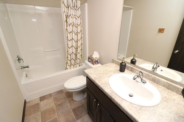 912 30th Avenue W, West Fargo, ND 58078