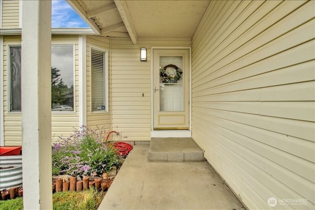 27236 Manor Place NW, Stanwood, WA 98292