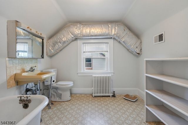 132 Hillside Rd, Elizabeth City, NJ 07208