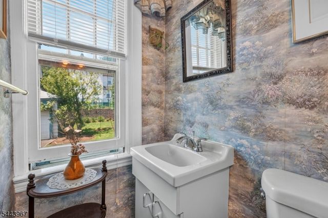 132 Hillside Rd, Elizabeth City, NJ 07208