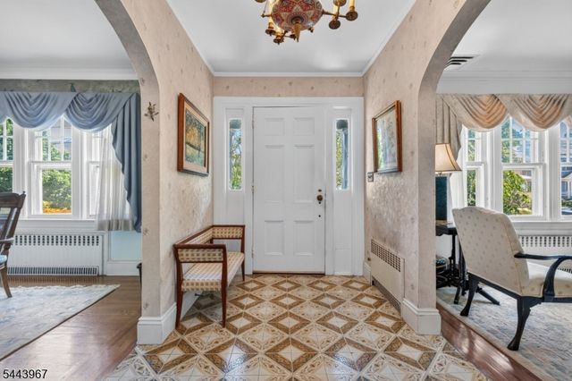132 Hillside Rd, Elizabeth City, NJ 07208