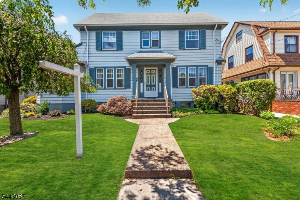 132 Hillside Rd, Elizabeth City, NJ 07208