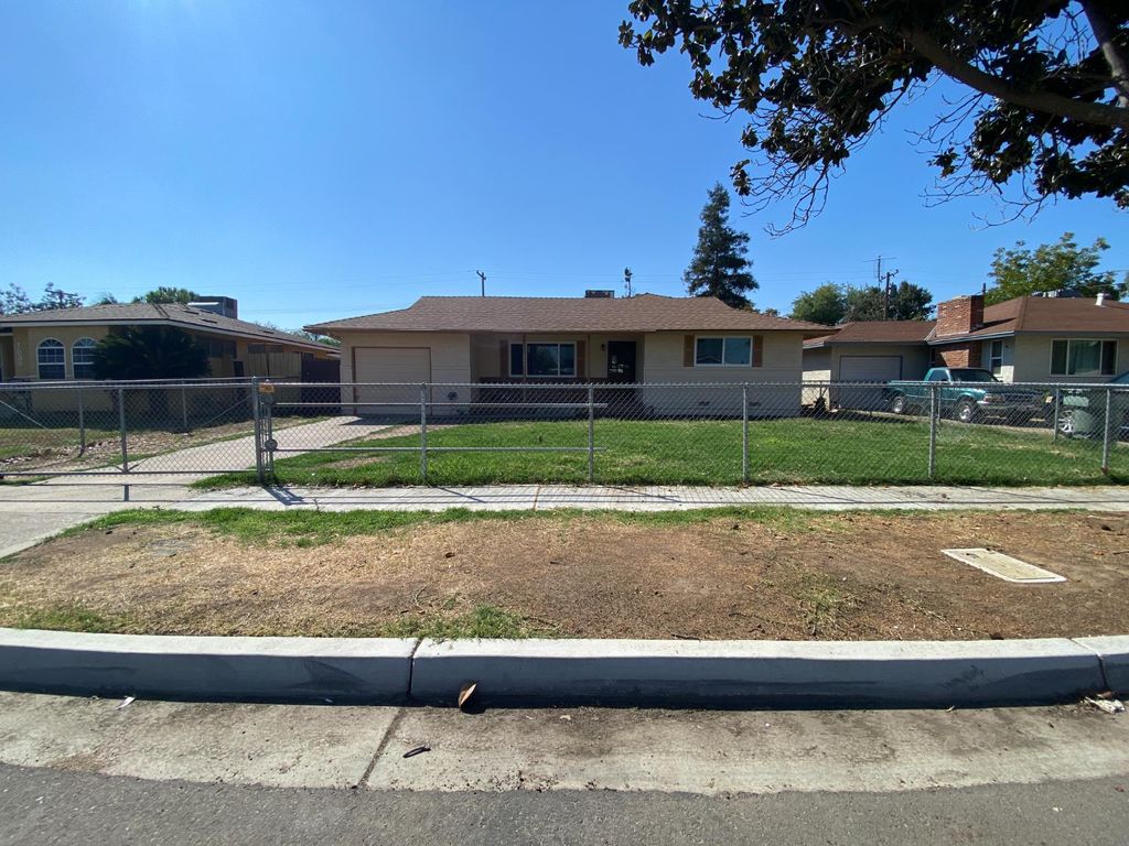1545 W Sussex Way, Fresno, CA 93705
