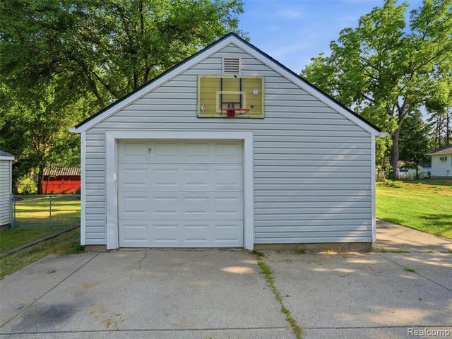 529 E Broad Street, Linden, MI 48451