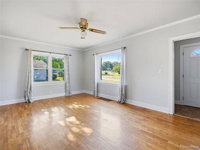 529 E Broad Street, Linden, MI 48451
