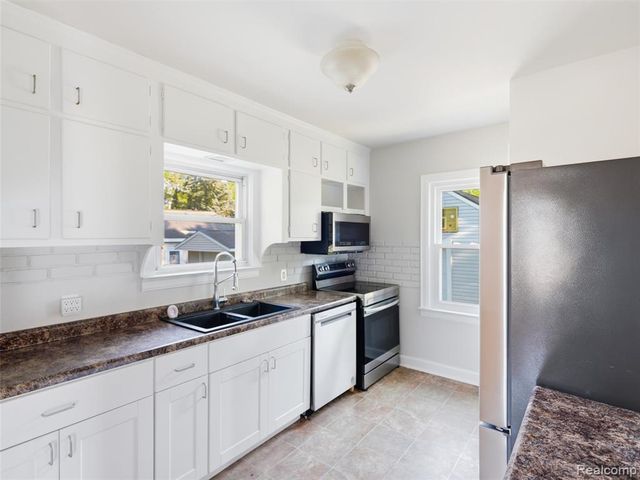 529 E Broad Street, Linden, MI 48451