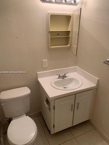 5921 Washington St 122, Hollywood, FL 33023