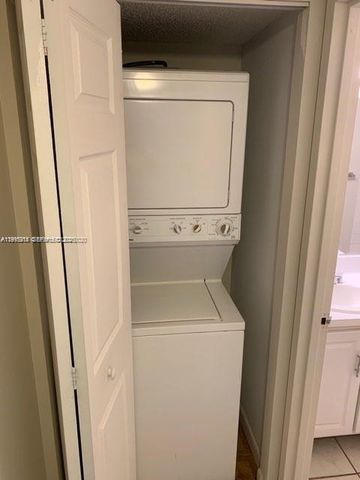 5921 Washington St 122, Hollywood, FL 33023