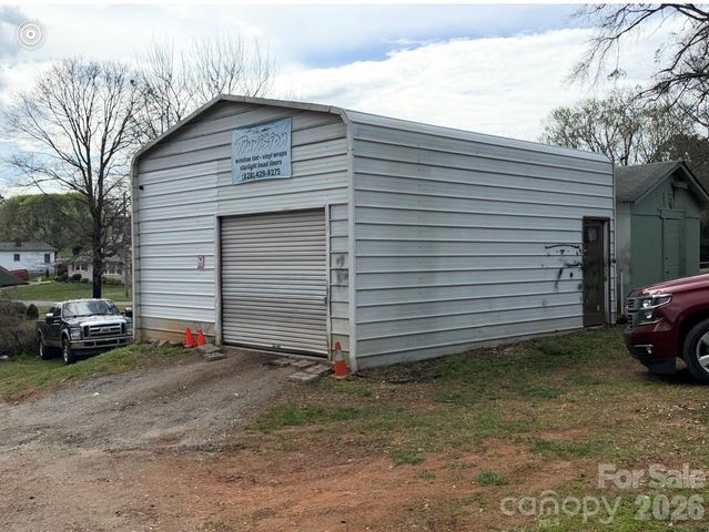 119 Collins Avenue, Forest City, NC 28043