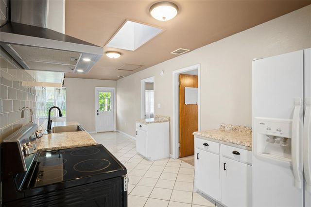 805 CENTER STREET, Dundee, FL 33838