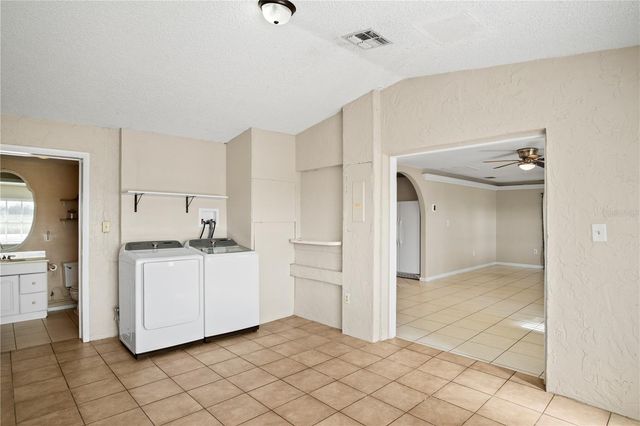 805 CENTER STREET, Dundee, FL 33838