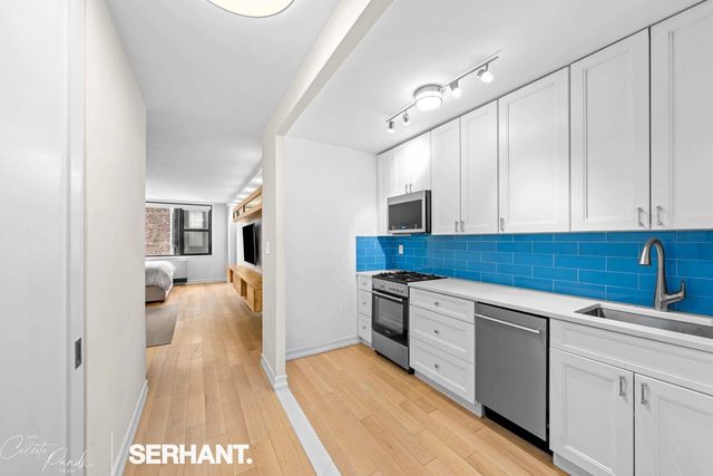 130 E 18th St Apt 8K, New York City, NY 10003