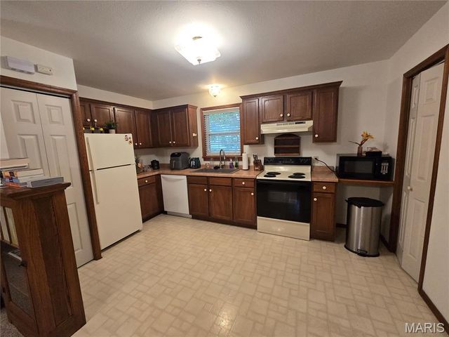 114 E Main Street, Greenville, IL 62246