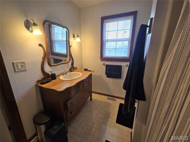 114 E Main Street, Greenville, IL 62246