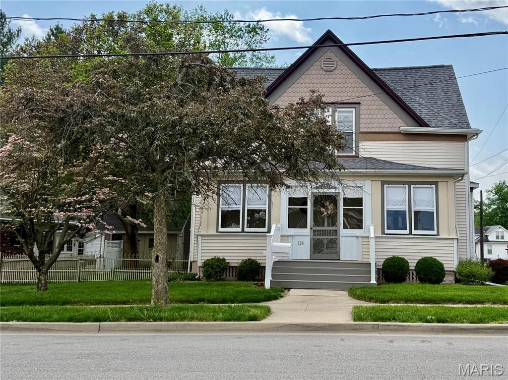 114 E Main Street, Greenville, IL 62246
