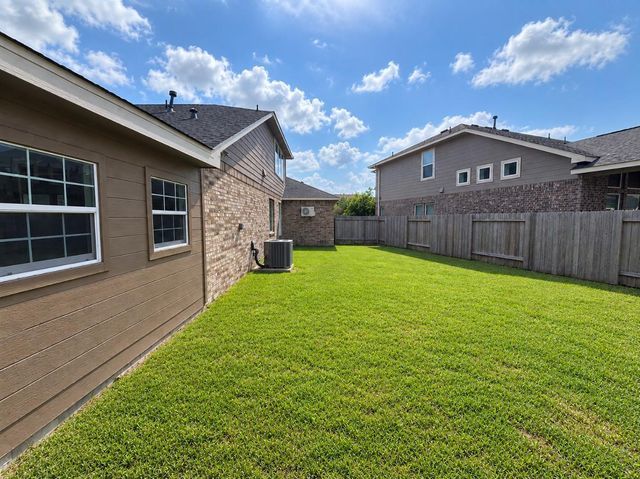 8823 Sandhill Crane Road, Baytown, TX 77521