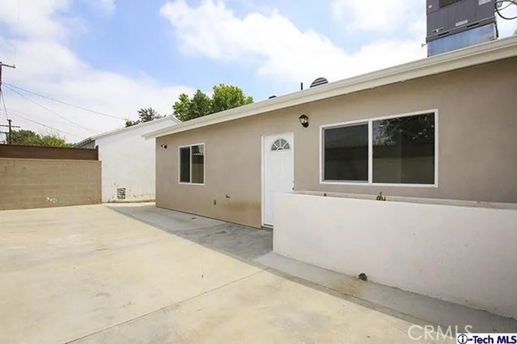 7435 Collett Avenue, Van Nuys (los Angeles), CA 91406