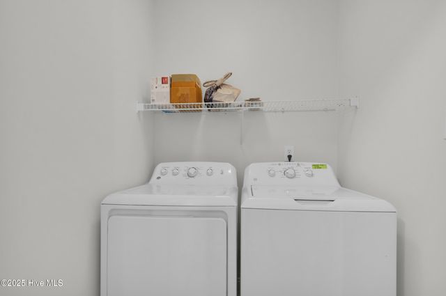 204 Two Oaks Court, Newport, NC 28570