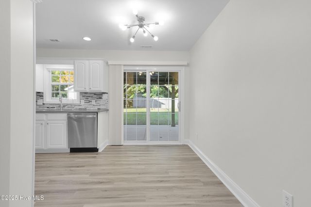 204 Two Oaks Court, Newport, NC 28570