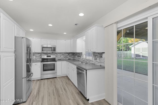 204 Two Oaks Court, Newport, NC 28570