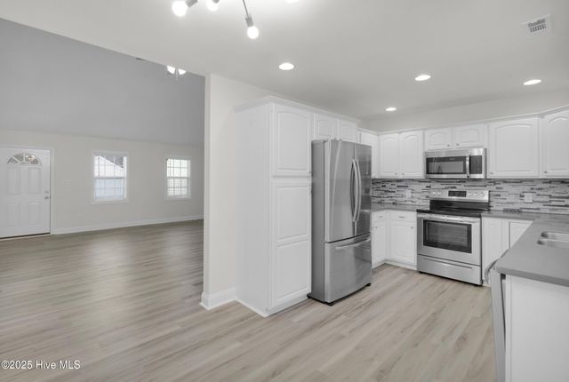 204 Two Oaks Court, Newport, NC 28570