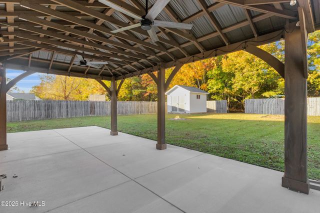 204 Two Oaks Court, Newport, NC 28570