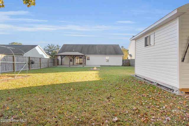 204 Two Oaks Court, Newport, NC 28570