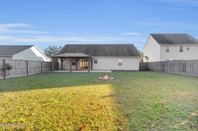 204 Two Oaks Court, Newport, NC 28570