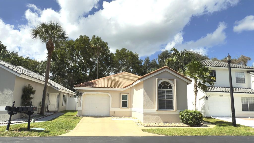 10331 Coventry Ct, Boca Raton, FL 33428