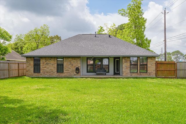 12326 11th Street, Santa Fe, TX 77510