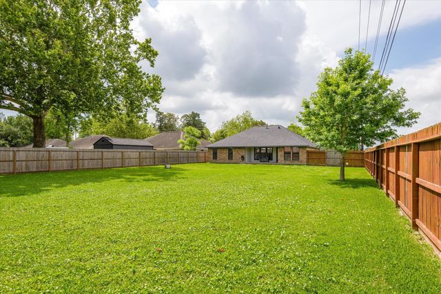12326 11th Street, Santa Fe, TX 77510
