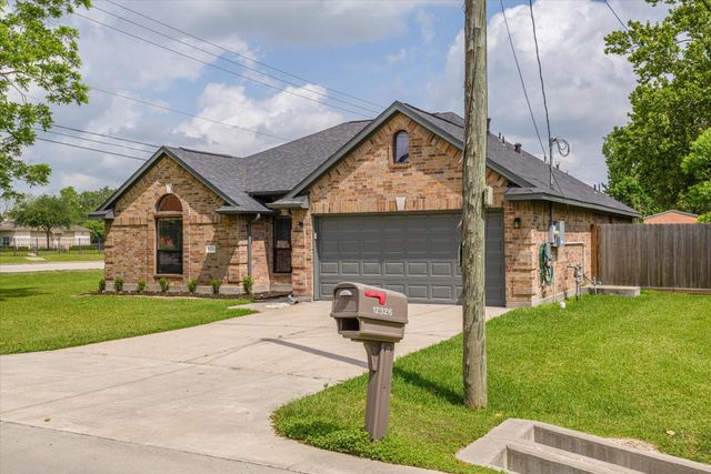 12326 11th Street, Santa Fe, TX 77510