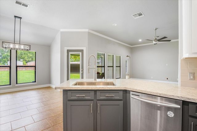 12326 11th Street, Santa Fe, TX 77510