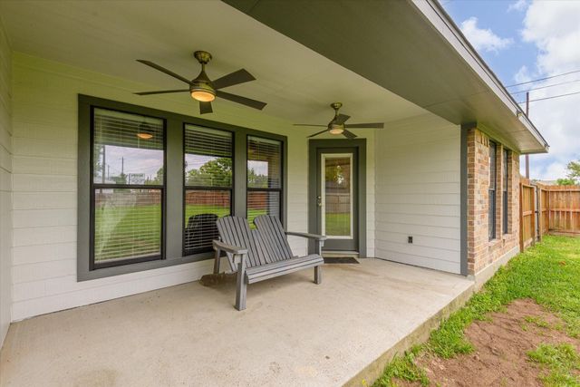 12326 11th Street, Santa Fe, TX 77510