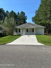 6263 E Newton Street, Bay Saint Louis, MS 39520