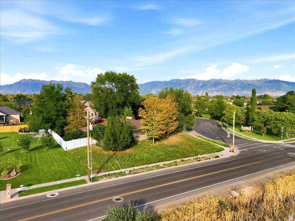 2455 S BLUFF RD, Syracuse, UT 84075 — photo 4