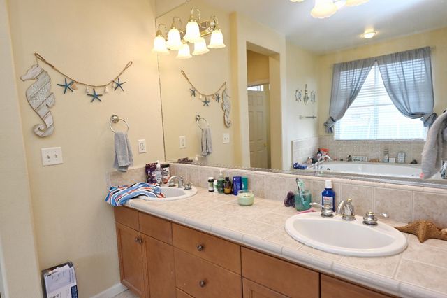 4793 N Emerald Peak Drive, Clovis, CA 93619