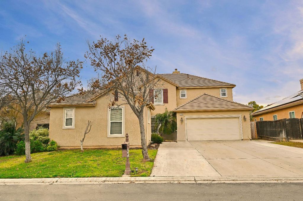 4793 N Emerald Peak Drive, Clovis, CA 93619