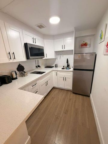 26 Diplomat Pkwy 2214, Hallandale Beach, FL 33009