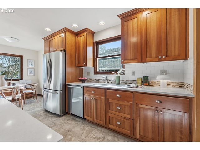 1721 Ne 62ND Ave, Portland, OR 97213