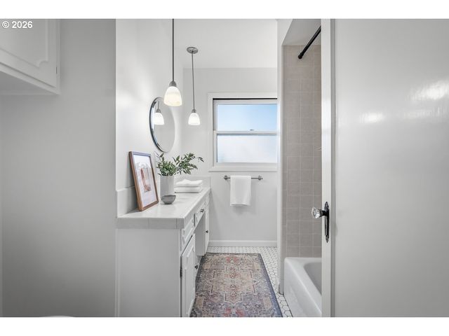 1721 Ne 62ND Ave, Portland, OR 97213