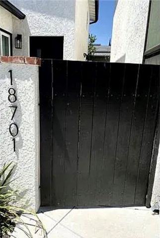 18701 Sunburst, Northridge, CA 91324