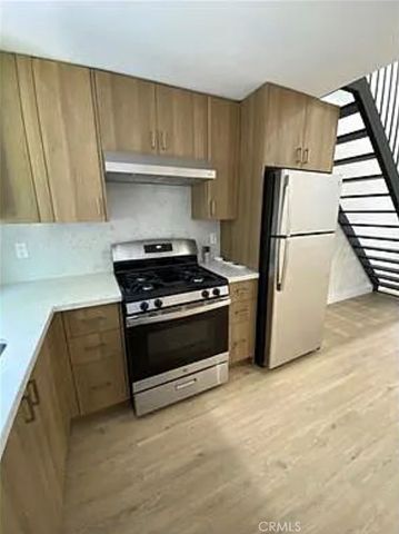 18701 Sunburst, Northridge, CA 91324