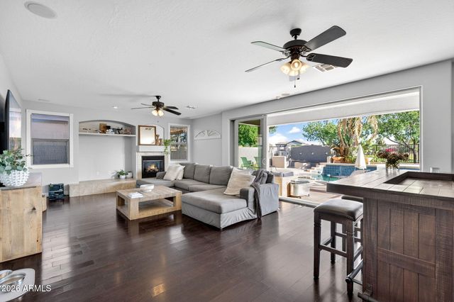 9737 E LOBO Avenue, Mesa, AZ 85209