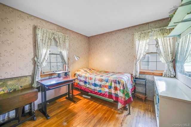1 Bradish Lane, Babylon, NY 11702