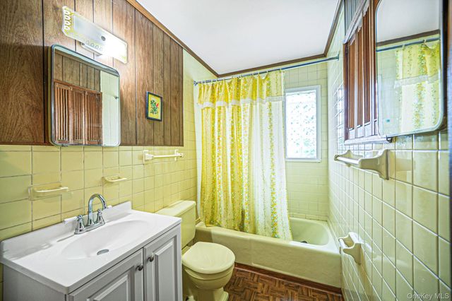 1 Bradish Lane, Babylon, NY 11702