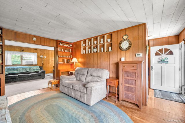 1 Bradish Lane, Babylon, NY 11702