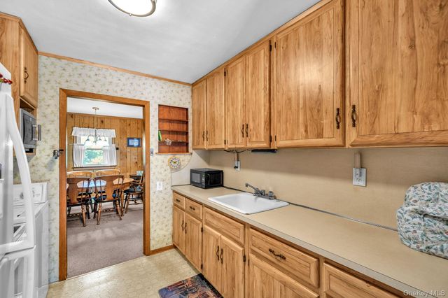 1 Bradish Lane, Babylon, NY 11702